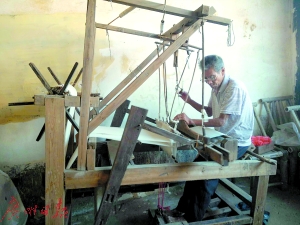 古村落中百年织布机被捐赠给博物馆