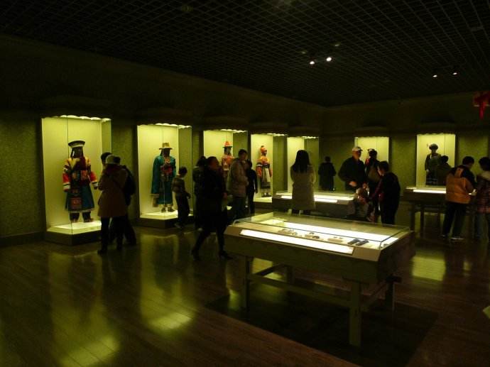 上海博物馆：首批观众比第一缕阳光还早